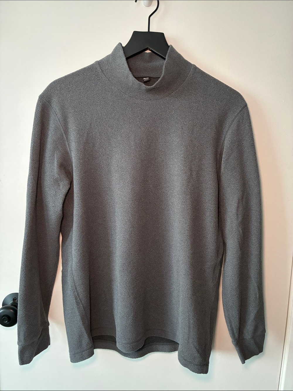 Uniqlo Men's Gray Mockneck Long sleeve short